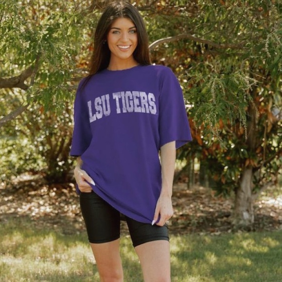 Surprise Vintage Graphic Tee - Picture 6 of 8